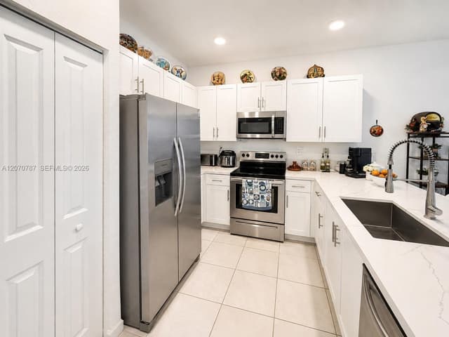 18324 SW 148th RD, Miami FL 33187 - Miami, FL - Photo 4