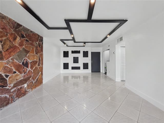 8411 NW 8th St # 102, Miami FL 33126 - Miami, FL - Photo 2