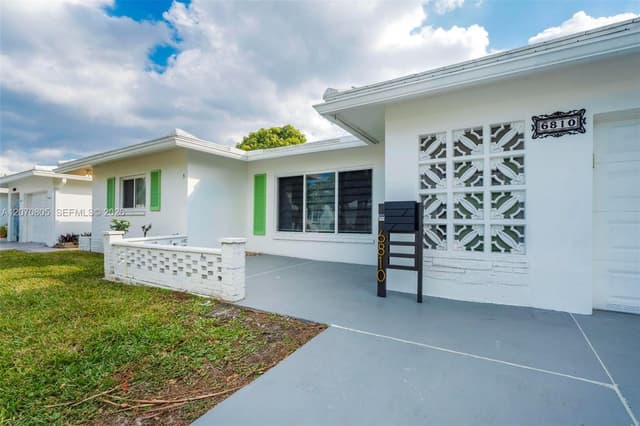 6810 NW 74th Pl, Tamarac FL 33321 - Tamarac, FL - Photo 3