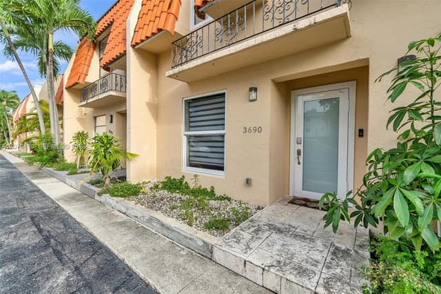 3690 NE 167th St # 34, North Miami Beach FL 33160 - North Miami Beach, FL - Photo 2