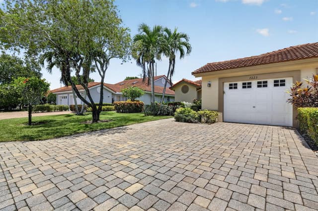 7223 Summer Tree Drive, Boynton Beach FL 33437 - Boynton Beach, FL - Photo 2