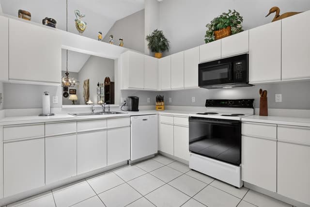 7223 Summer Tree Drive, Boynton Beach FL 33437 - Boynton Beach, FL - Photo 4