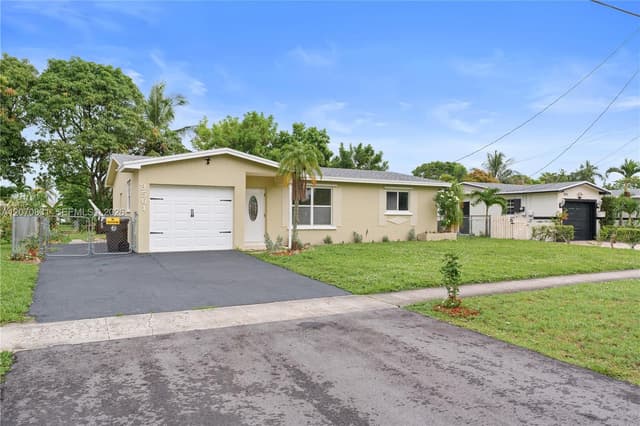 3561 NW 41st St, Lauderdale Lakes FL 33309 - Lauderdale Lakes, FL - Photo 2