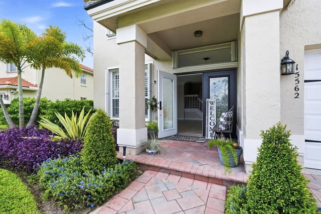 15562 Cypress Park Drive, Wellington FL 33414 - Wellington, FL - Photo 2