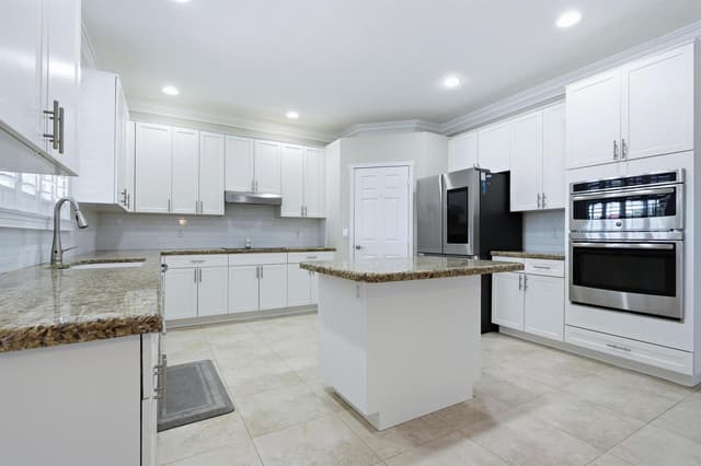 15562 Cypress Park Drive, Wellington FL 33414 - Wellington, FL - Photo 3