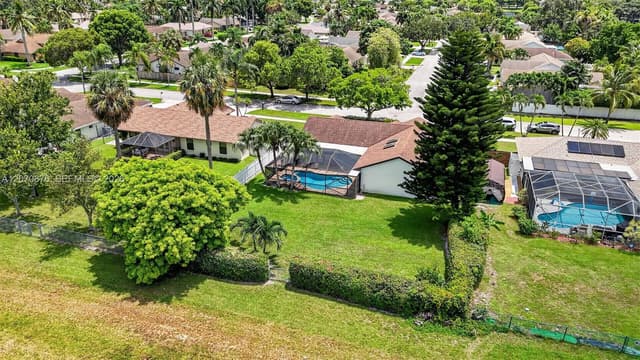 4225 NW 7th Pl, Deerfield Beach FL 33442 - Deerfield Beach, FL - Photo 2