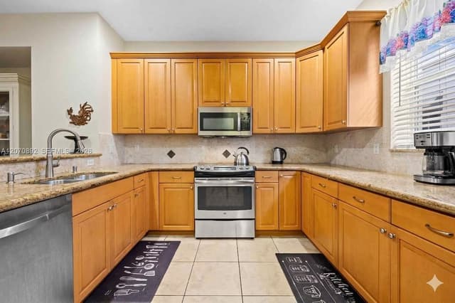 1033 NE 17th Way # 1202, Fort Lauderdale FL 33304 - Fort Lauderdale, FL - Photo 5