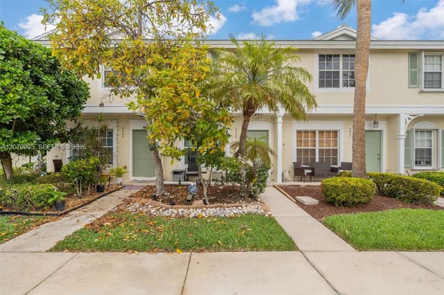 9925 NW 57th Manor, Coral Springs FL 33076 - Coral Springs, FL - Photo 2