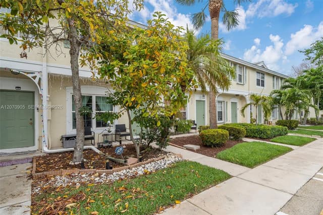 9925 NW 57th Manor, Coral Springs FL 33076 - Coral Springs, FL - Photo 3