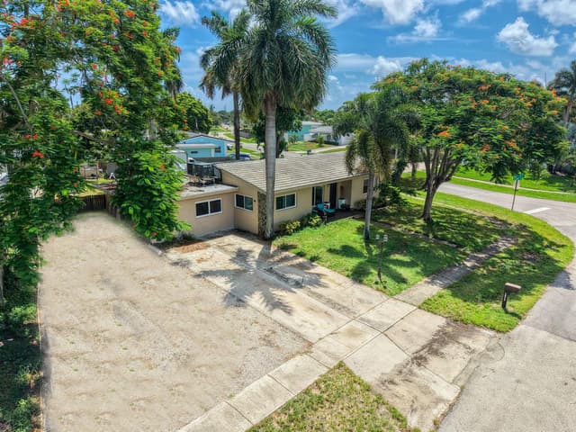 1510 CREST Drive, Lake Worth FL 33461 - Lake Worth, FL - Photo 4