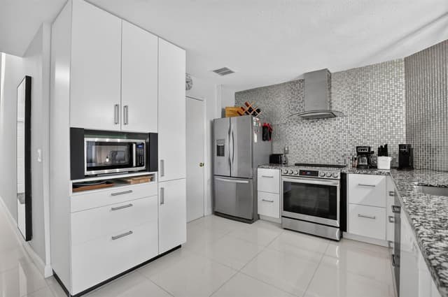 2260 Discovery Circle W, Deerfield Beach FL 33442 - Deerfield Beach, FL - Photo 5