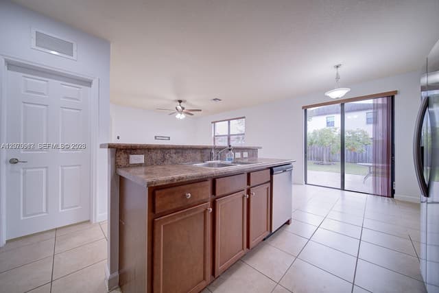 139 NE 26th Ave, Homestead FL 33033 - Homestead, FL - Photo 7
