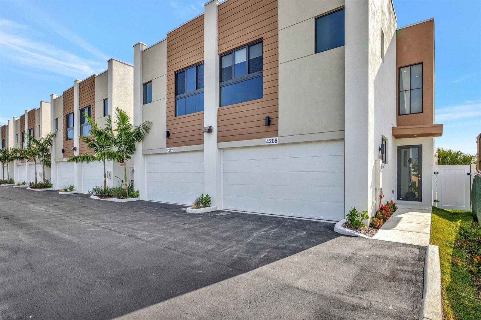 4208 NE 7TH Terrace, Oakland Park FL 33334 - Oakland Park, FL - Photo 1