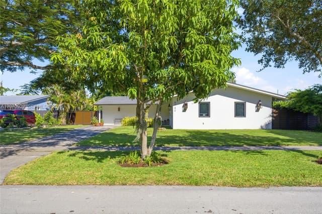 9780 Bel Aire Dr, Cutler Bay FL 33157 - Cutler Bay, FL - Photo 3