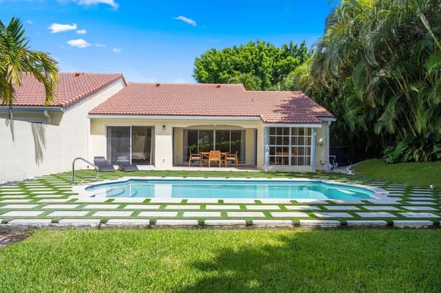 2236 Las Casitas Drive, Wellington FL 33414 - Wellington, FL - Photo 2