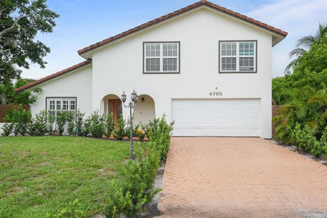 6785 ESCONDIDA Drive, Lake Clarke Shores FL 33406 - Lake Clarke Shores, FL - Photo 2
