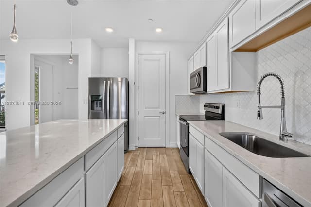771 NW 84th Ter, Plantation FL 33324 - Plantation, FL - Photo 4
