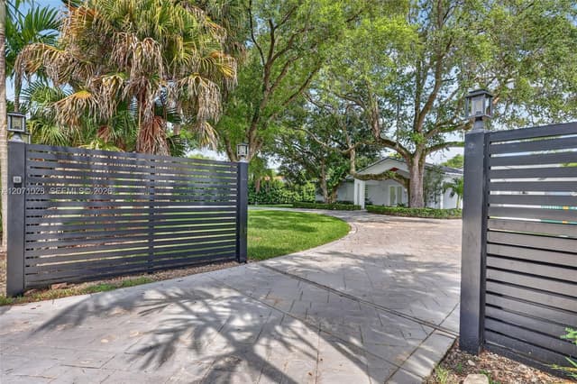 10890 SW 95th St, Miami FL 33176 - Miami, FL - Photo 6