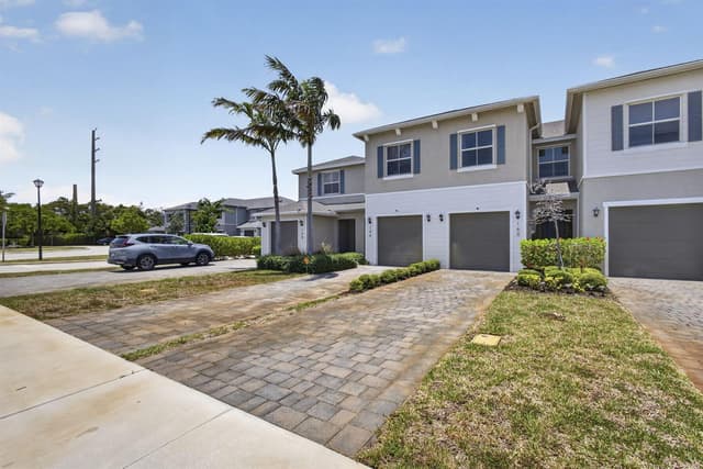 160 BANDOL Street, Riviera Beach FL 33404 - Riviera Beach, FL - Photo 4