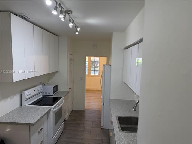 1700 Cortez St, Coral Gables FL 33134 - Coral Gables, FL - Photo 5