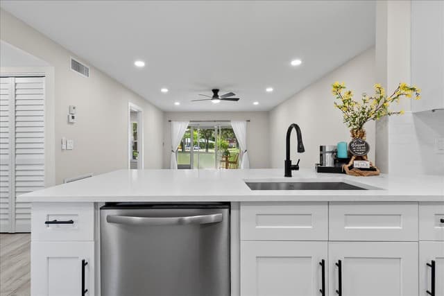 742 Nantucket Circle, Lake Worth FL 33467 - Lake Worth, FL - Photo 5