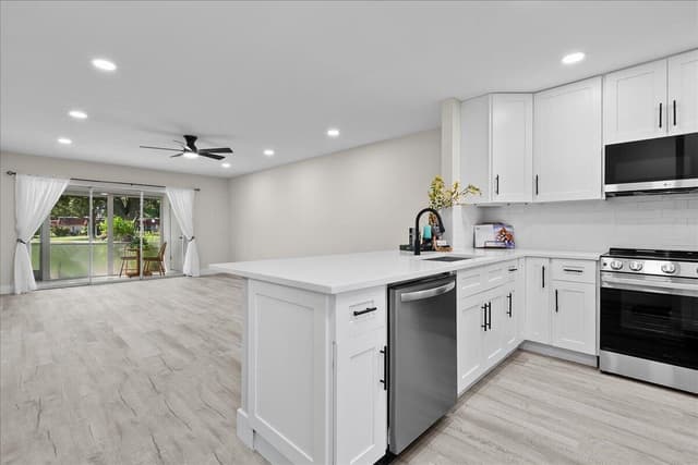 742 Nantucket Circle, Lake Worth FL 33467 - Lake Worth, FL - Photo 4