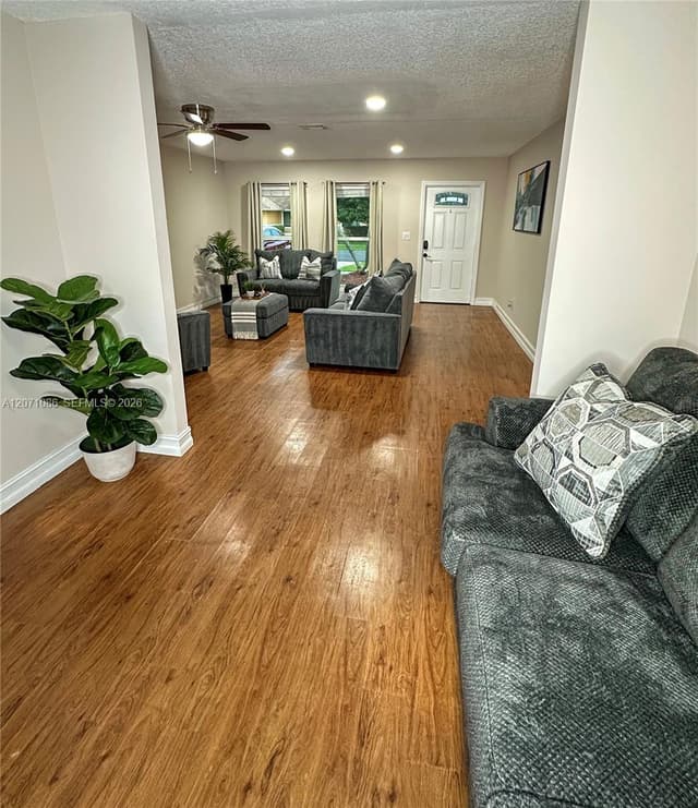 177 Dove Cir, Royal Palm Beach FL 33411 - Royal Palm Beach, FL - Photo 4