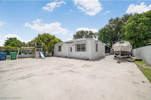 1442 NW 113th Ter, Miami FL 33167 - Miami, FL - Photo 2