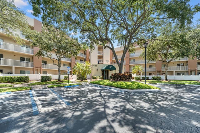 9539 WELDON Circle # F408, Tamarac FL 33321 - Tamarac, FL - Photo 2