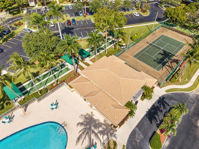 9539 WELDON Circle # F408, Tamarac FL 33321 - Tamarac, FL - Photo 4