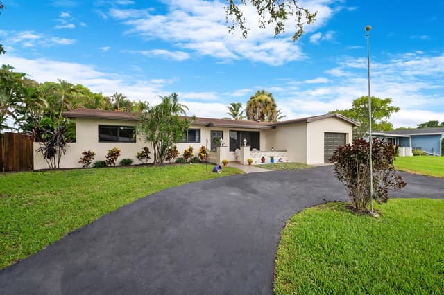 510 NW 93rd Terrace, Pembroke Pines FL 33024 - Pembroke Pines, FL - Photo 2