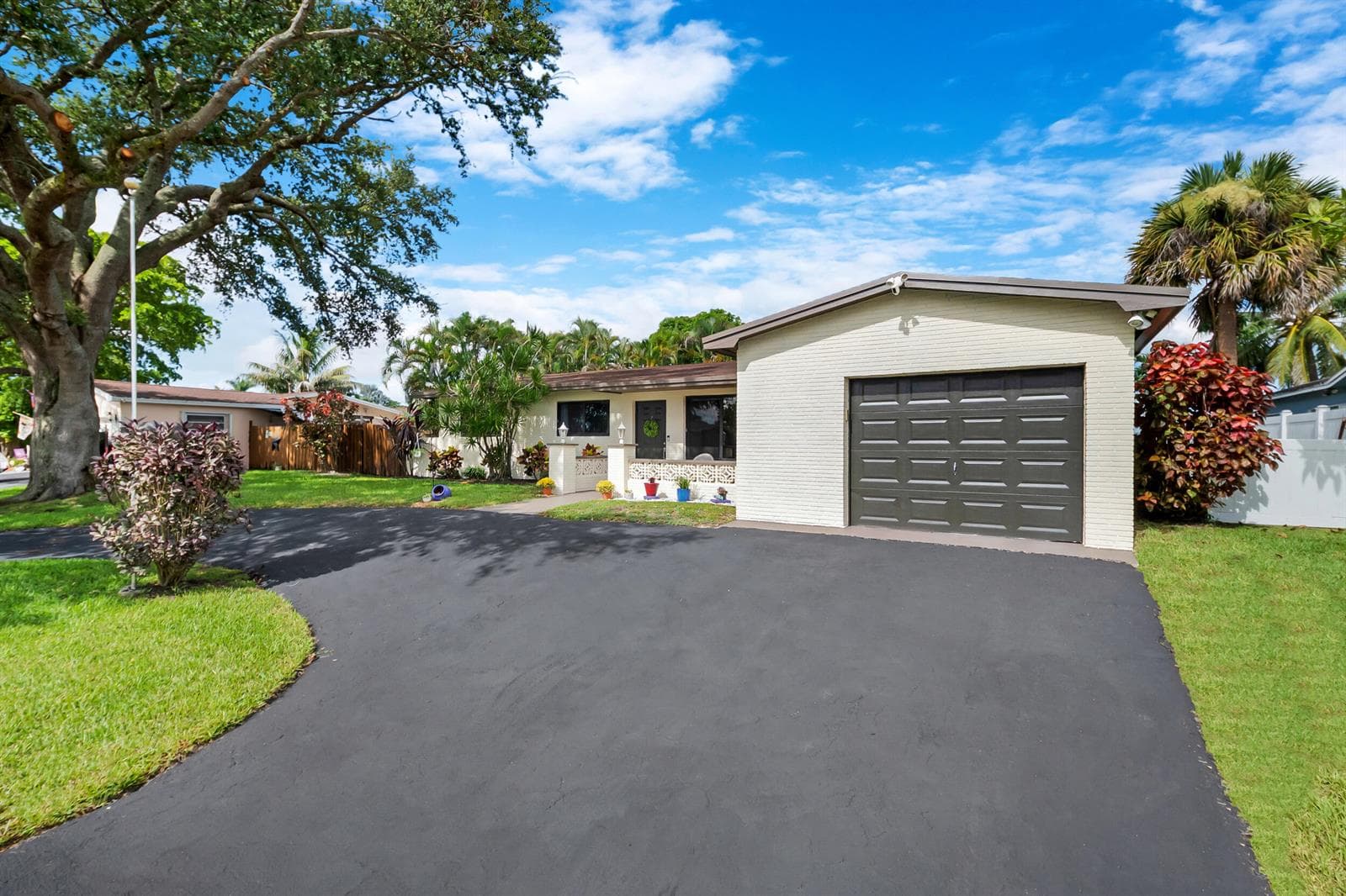 510 NW 93rd Terrace, Pembroke Pines FL 33024 - Pembroke Pines, FL - Photo 1