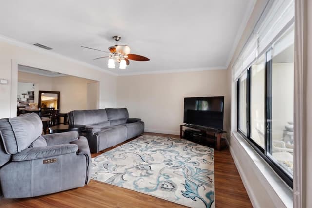 510 NW 93rd Terrace, Pembroke Pines FL 33024 - Pembroke Pines, FL - Photo 5