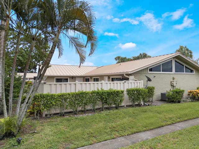 5933 GOLDEN EAGLE Circle, Palm Beach Gardens FL 33418 - Palm Beach Gardens, FL - Photo 2