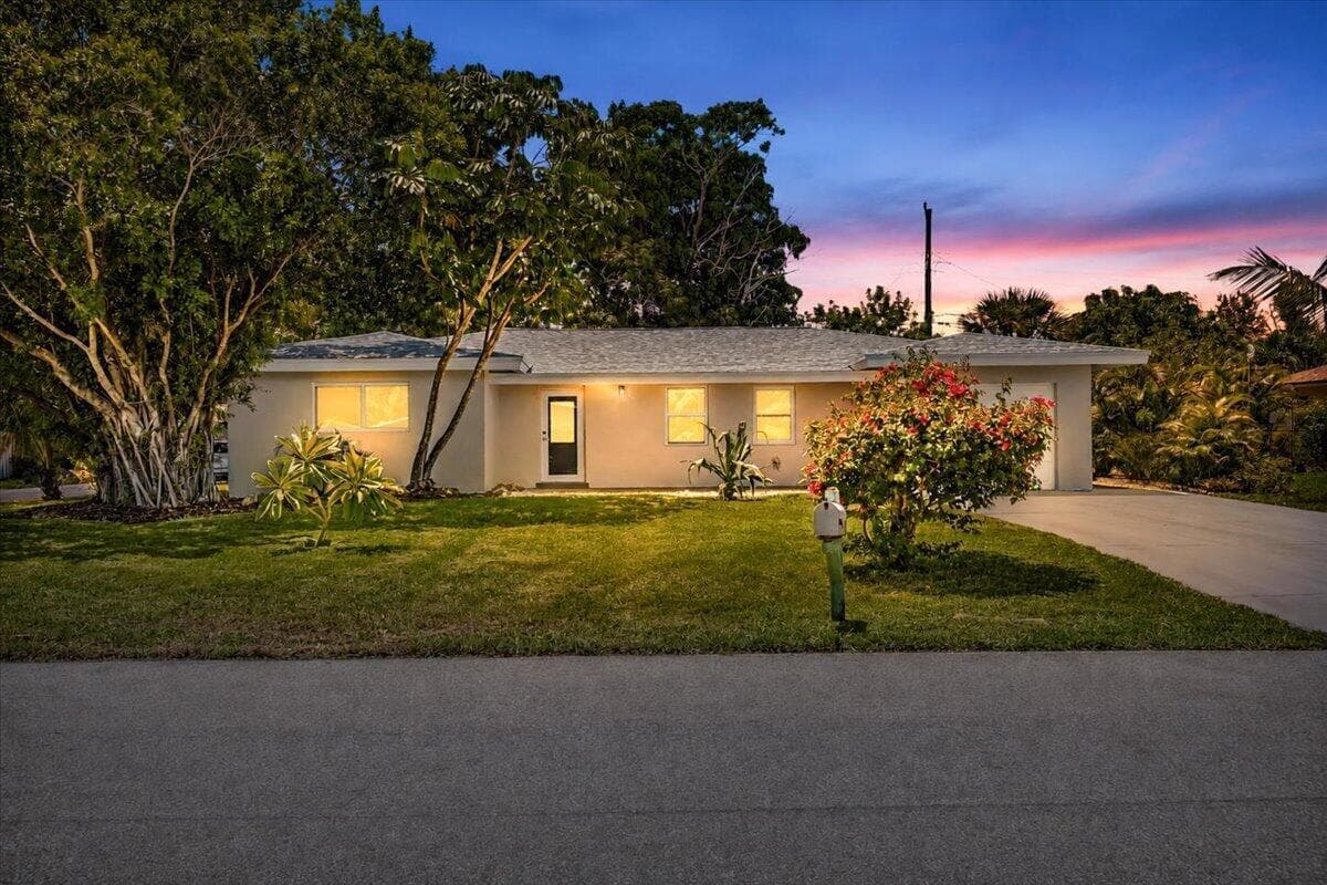 902 GARNETT Street, Lantana FL 33462 - Lantana, FL - Photo 1
