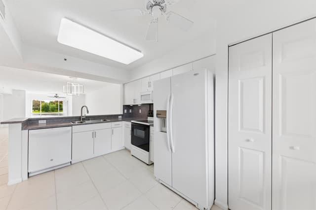 5842 CRYSTAL SHORES Drive # 205, Boynton Beach FL 33437 - Boynton Beach, FL - Photo 5