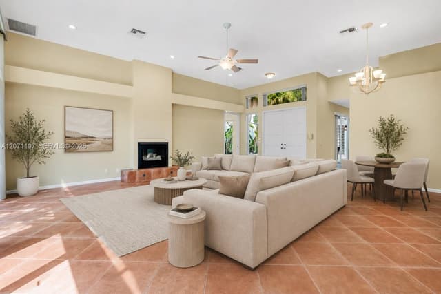 1051 W Bel Aire Dr W, Pembroke Pines FL 33027 - Pembroke Pines, FL - Photo 6
