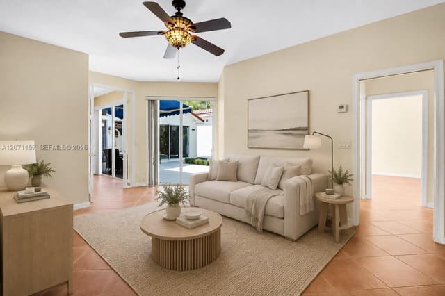 1051 W Bel Aire Dr W, Pembroke Pines FL 33027 - Pembroke Pines, FL - Photo 7