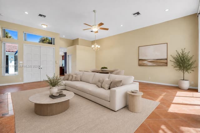 1051 W Bel Aire Dr W, Pembroke Pines FL 33027 - Pembroke Pines, FL - Photo 5