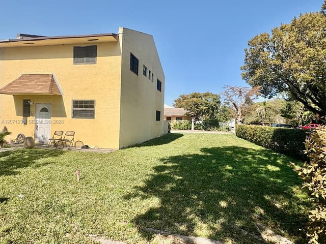2065 NE 139th St, North Miami Beach FL 33181 - North Miami Beach, FL - Photo 2