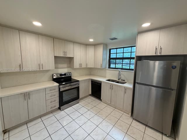 2065 NE 139th St, North Miami Beach FL 33181 - North Miami Beach, FL - Photo 7