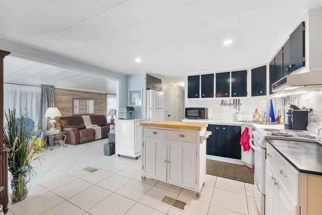 8670 SW 18TH Place, Davie FL 33324 - Davie, FL - Photo 3