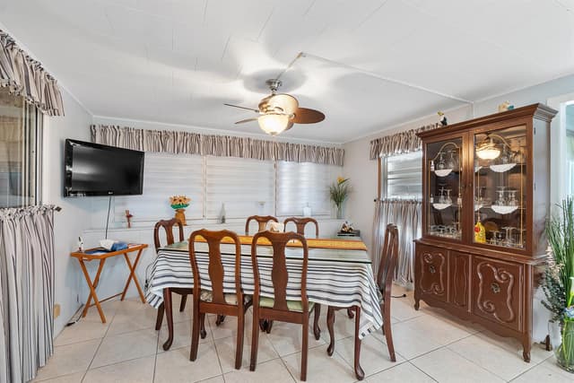 8670 SW 18TH Place, Davie FL 33324 - Davie, FL - Photo 5
