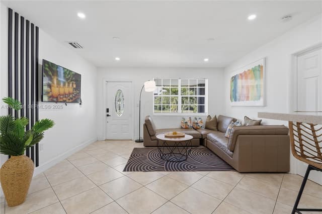 1298 NE 199th St, Miami FL 33179 - Miami, FL - Photo 5