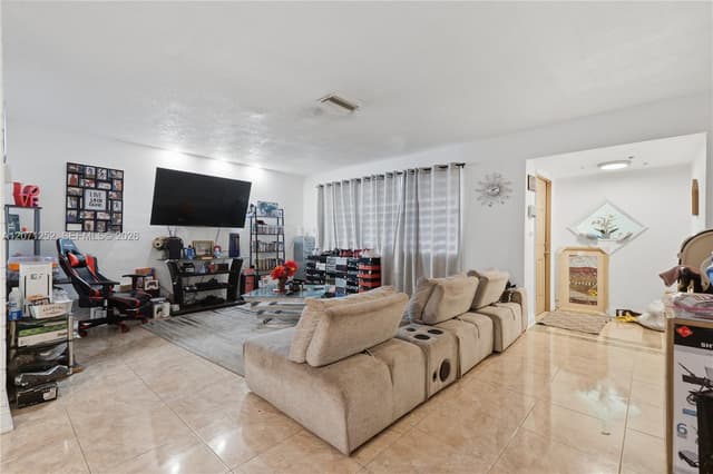 7636 Alhambra Blvd, Miramar FL 33023 - Miramar, FL - Photo 6