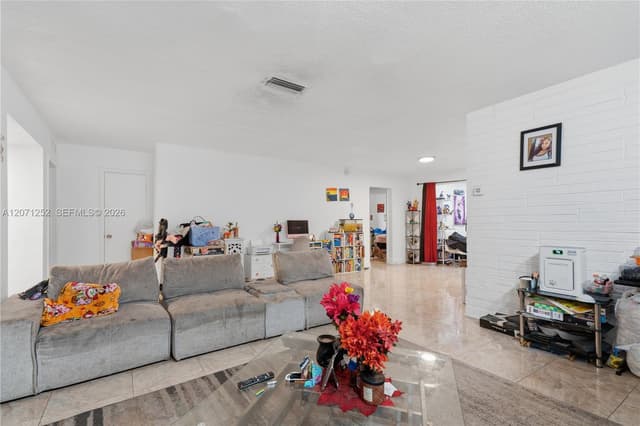 7636 Alhambra Blvd, Miramar FL 33023 - Miramar, FL - Photo 7