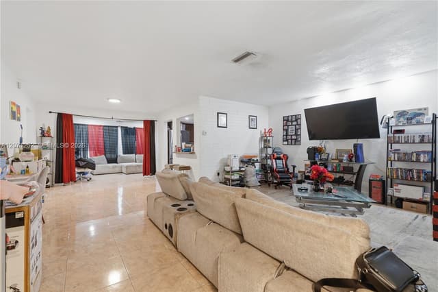 7636 Alhambra Blvd, Miramar FL 33023 - Miramar, FL - Photo 5