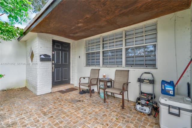 7636 Alhambra Blvd, Miramar FL 33023 - Miramar, FL - Photo 4