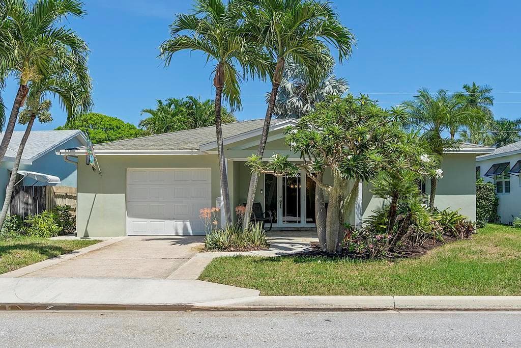1106 N LAKESIDE Drive, FL 33460 - Photo 1