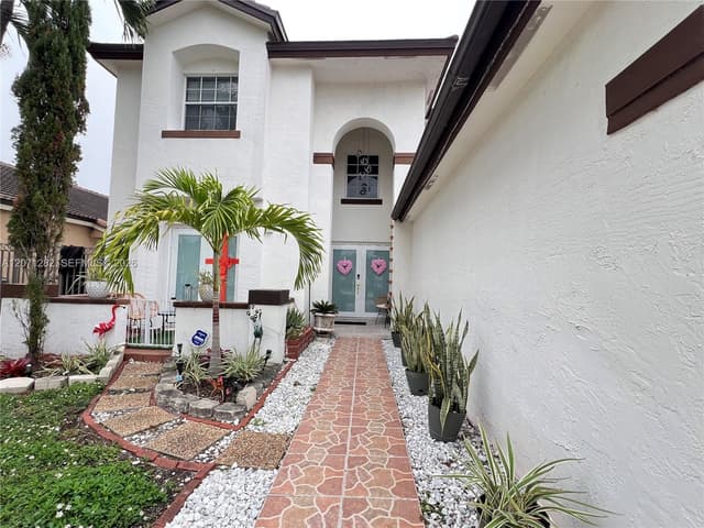 13249 NW 9 LN, Miami FL 33182 - Miami, FL - Photo 4